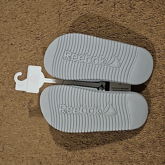 Boys Reebok slides - Picture 5 of 5